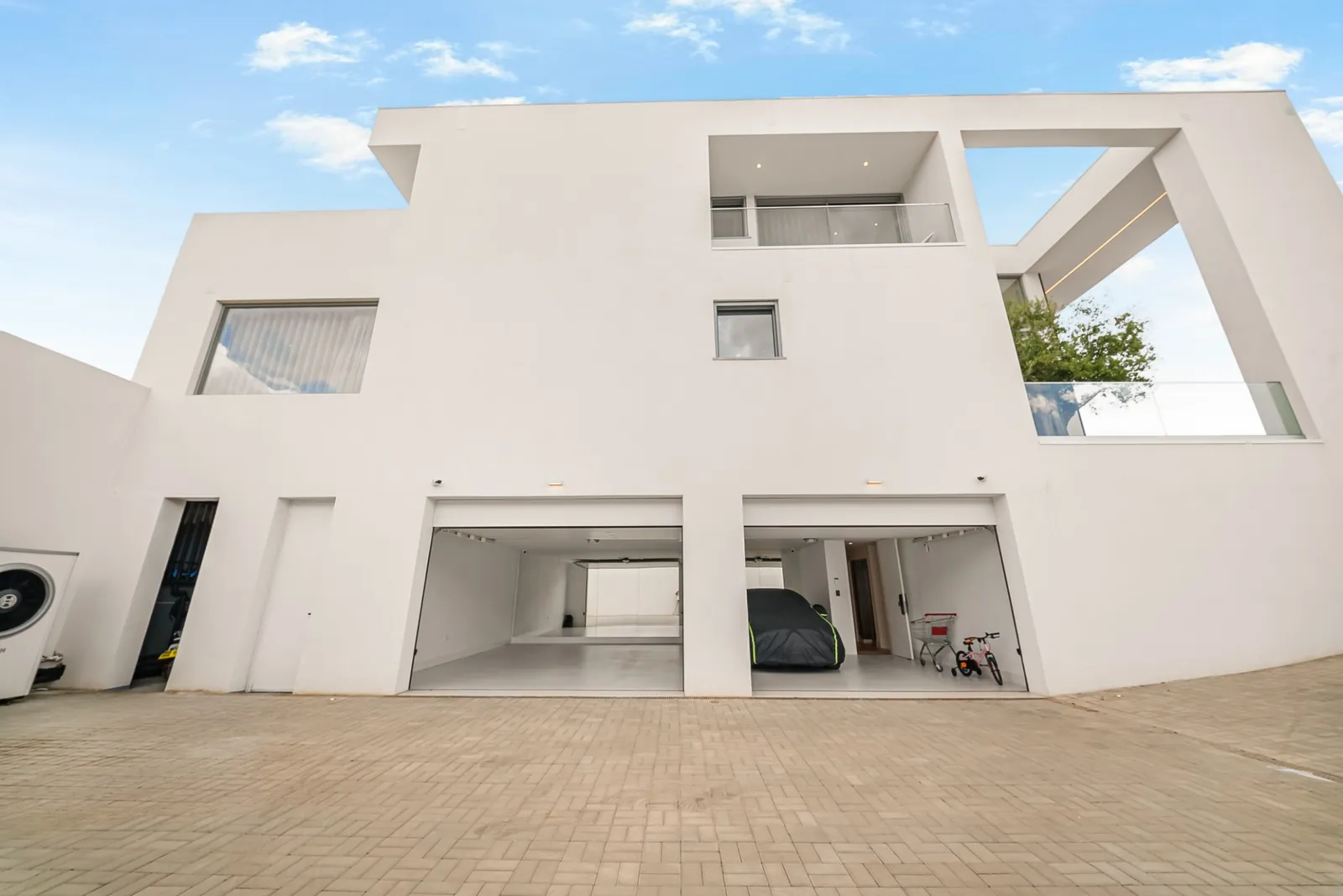 Fachada — janelas e vãos em alumínio