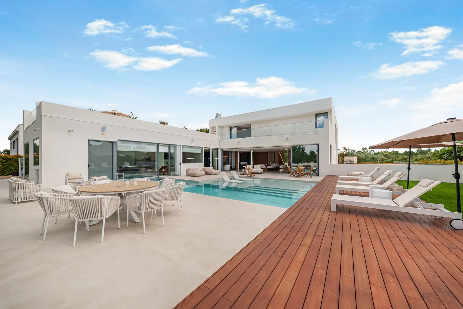 Moradia moderna — integração interior e exterior