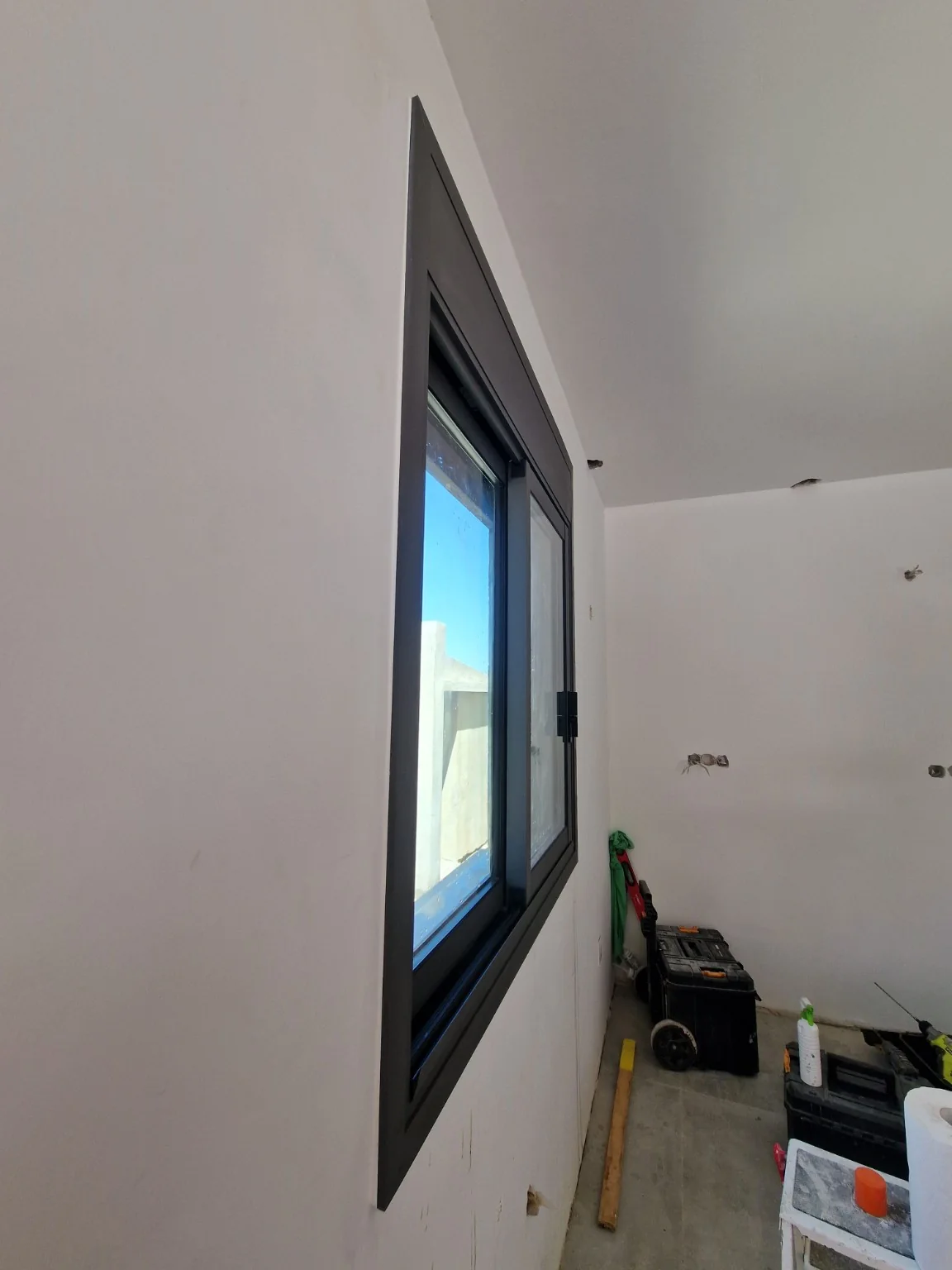 Acabamento interior de janela em alumínio