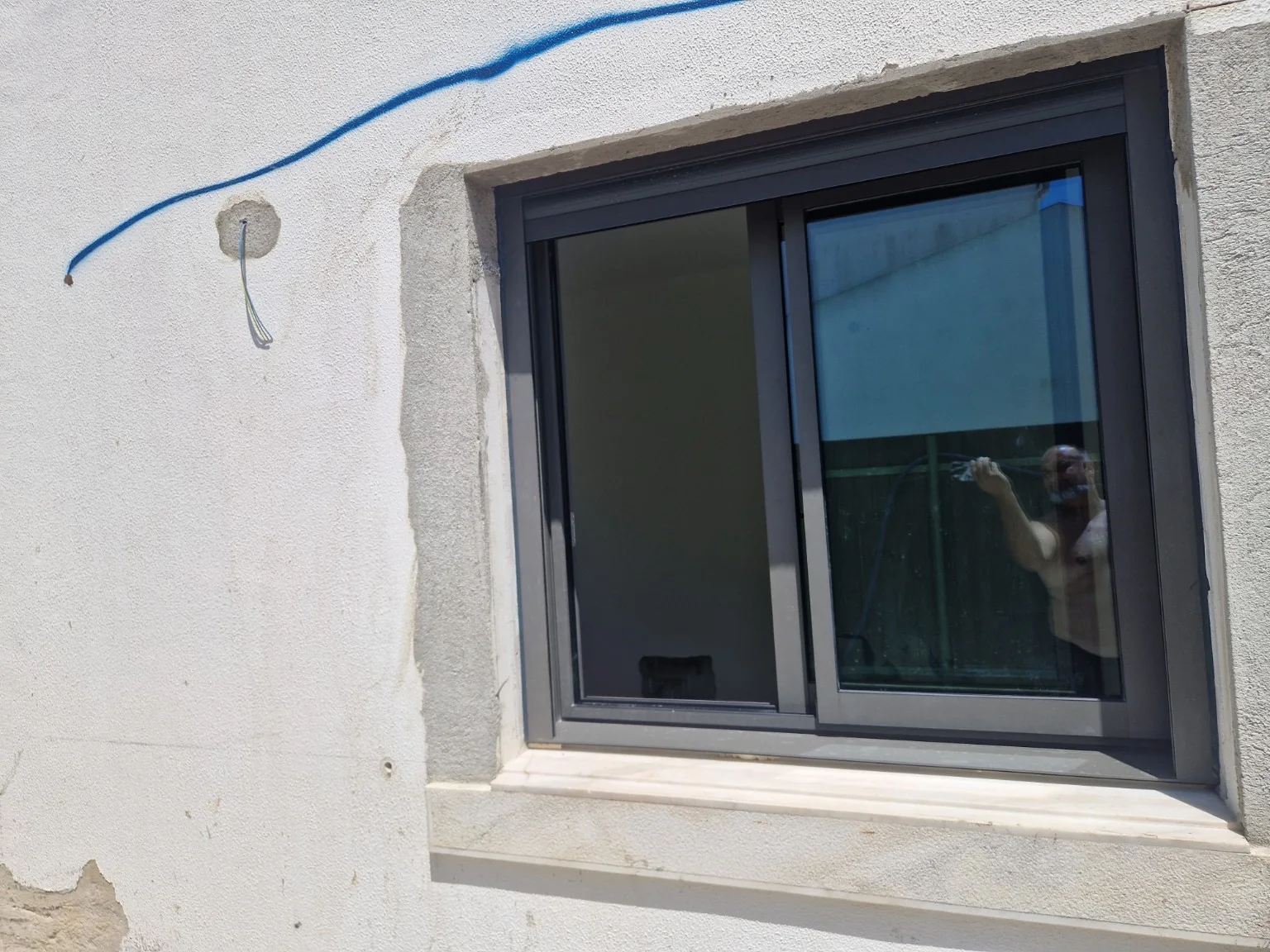 Janela de correr com estore integrado